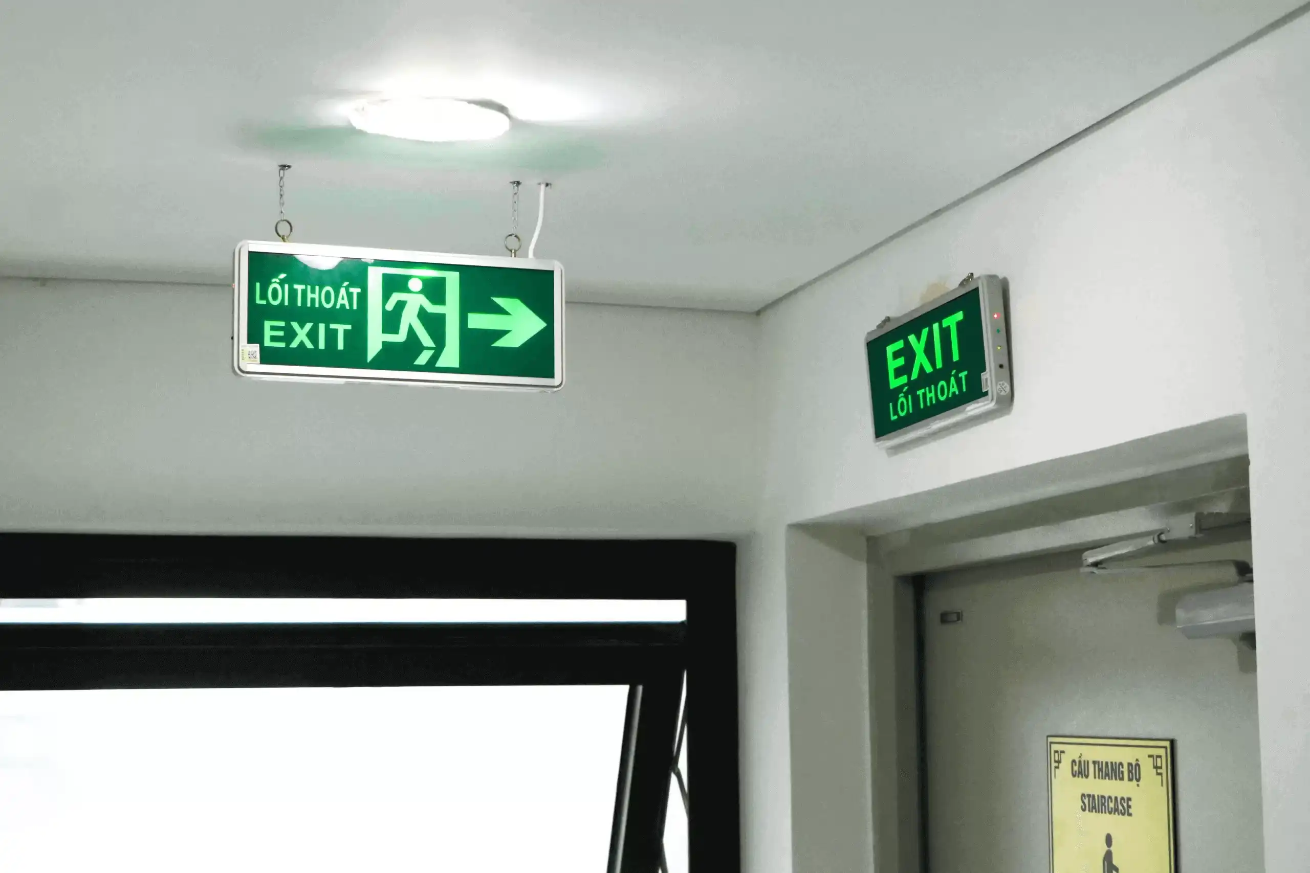 den-exit-thoat-hiem